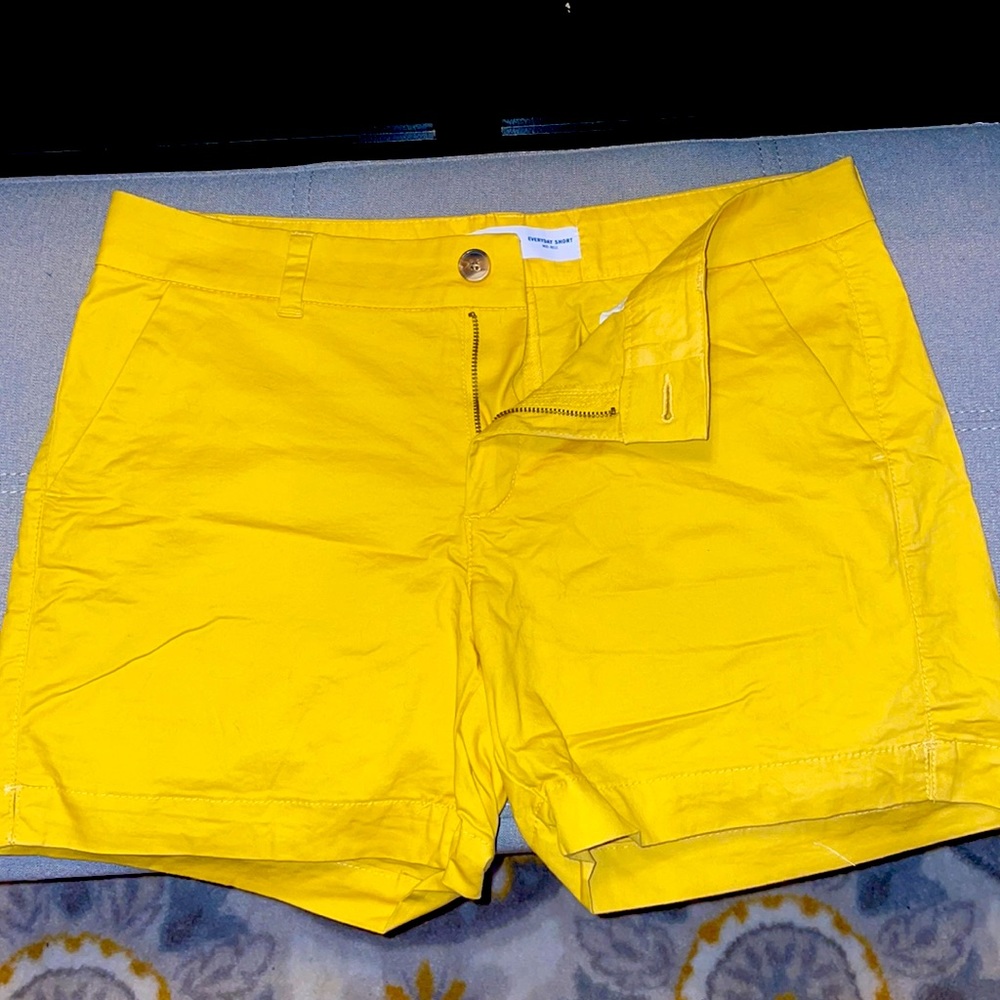 Old Navy Mustard everyday mid-rise shorts. Size 10.
